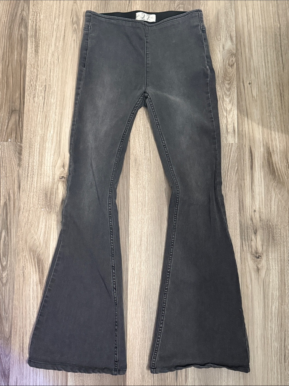 We the Free Women’s Black Flared Jeans sz 27 - Picture 1 of 4